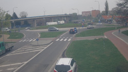 Křižovatka ulic Velká Dlážka a Polní