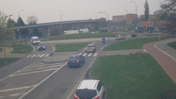 Křižovatka ulic Velká Dlážka a Polní