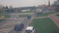 Křižovatka ulic Velká Dlážka a Polní