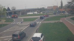 Křižovatka ulic Velká Dlážka a Polní