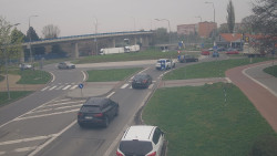 Křižovatka ulic Velká Dlážka a Polní