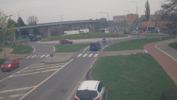 Křižovatka ulic Velká Dlážka a Polní