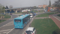 Křižovatka ulic Velká Dlážka a Polní