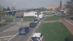 Křižovatka ulic Velká Dlážka a Polní