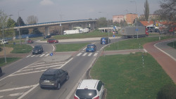 Křižovatka ulic Velká Dlážka a Polní