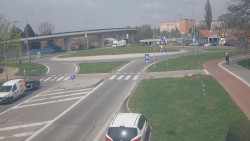 Křižovatka ulic Velká Dlážka a Polní