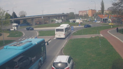 Křižovatka ulic Velká Dlážka a Polní