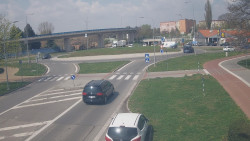 Křižovatka ulic Velká Dlážka a Polní