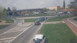 Křižovatka ulic Velká Dlážka a Polní