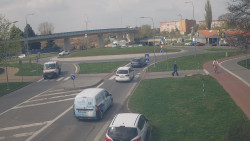 Křižovatka ulic Velká Dlážka a Polní