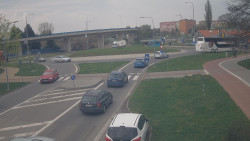 Křižovatka ulic Velká Dlážka a Polní