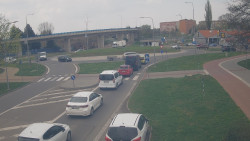 Křižovatka ulic Velká Dlážka a Polní