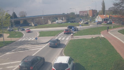 Křižovatka ulic Velká Dlážka a Polní