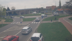 Křižovatka ulic Velká Dlážka a Polní