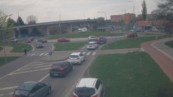 Křižovatka ulic Velká Dlážka a Polní