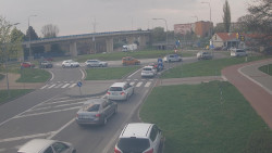 Křižovatka ulic Velká Dlážka a Polní