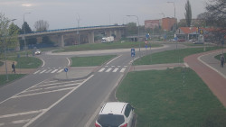 Křižovatka ulic Velká Dlážka a Polní