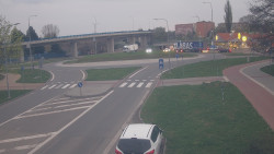 Křižovatka ulic Velká Dlážka a Polní