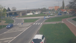 Křižovatka ulic Velká Dlážka a Polní