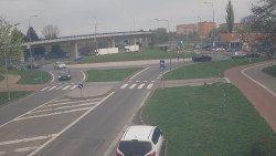 Křižovatka ulic Velká Dlážka a Polní