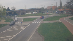 Křižovatka ulic Velká Dlážka a Polní