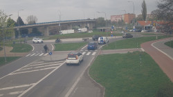 Křižovatka ulic Velká Dlážka a Polní