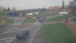 Křižovatka ulic Velká Dlážka a Polní