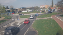 Křižovatka ulic Velká Dlážka a Polní