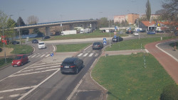 Křižovatka ulic Velká Dlážka a Polní