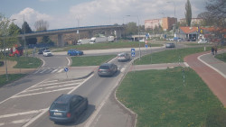 Křižovatka ulic Velká Dlážka a Polní