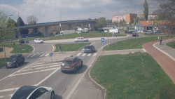 Křižovatka ulic Velká Dlážka a Polní