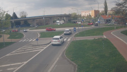 Křižovatka ulic Velká Dlážka a Polní