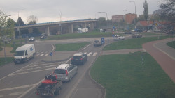 Křižovatka ulic Velká Dlážka a Polní