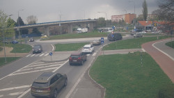 Křižovatka ulic Velká Dlážka a Polní