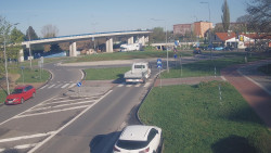 Křižovatka ulic Velká Dlážka a Polní