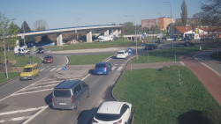 Křižovatka ulic Velká Dlážka a Polní