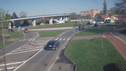 Křižovatka ulic Velká Dlážka a Polní