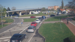 Křižovatka ulic Velká Dlážka a Polní