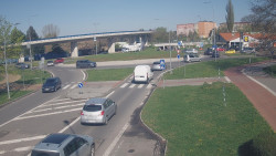 Křižovatka ulic Velká Dlážka a Polní