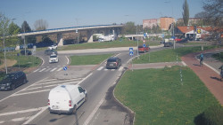 Křižovatka ulic Velká Dlážka a Polní