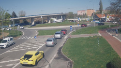 Křižovatka ulic Velká Dlážka a Polní