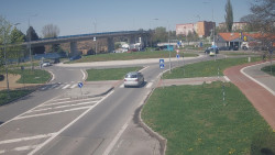 Křižovatka ulic Velká Dlážka a Polní