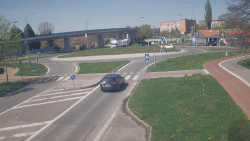 Křižovatka ulic Velká Dlážka a Polní