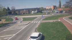 Křižovatka ulic Velká Dlážka a Polní