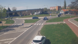 Křižovatka ulic Velká Dlážka a Polní