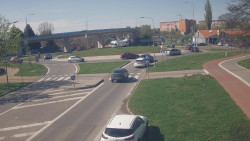 Křižovatka ulic Velká Dlážka a Polní