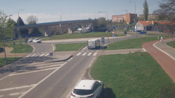 Křižovatka ulic Velká Dlážka a Polní