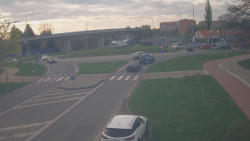 Křižovatka ulic Velká Dlážka a Polní