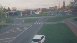 Křižovatka ulic Velká Dlážka a Polní