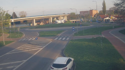 Křižovatka ulic Velká Dlážka a Polní